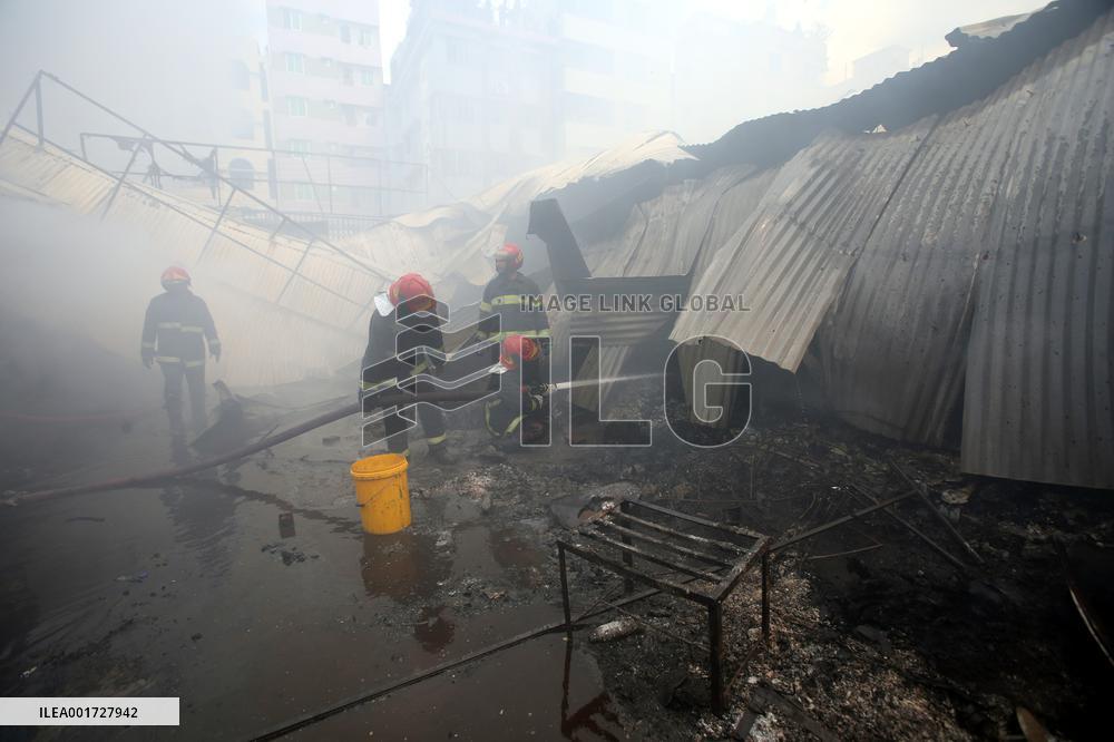 Hundreds Of Shops Gutted In Market Fire - Bangladesh