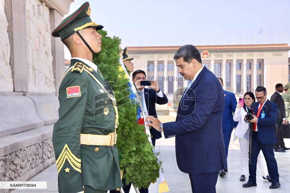 CHINA-BEIJING-VENEZUELAN PRESIDENT-MONUMENT-TRIBUTE (CN)