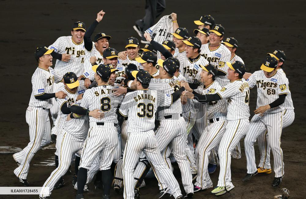 Baseball: Tigers clinch pennant