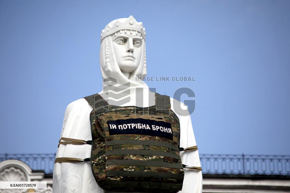 Bulletproof suit for Ukrainian servicewomen presented in Kyiv