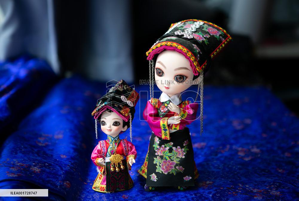 CHINA-SICHUAN-RUOERGAI COUNTY-HANDMADE DOLLS (CN)