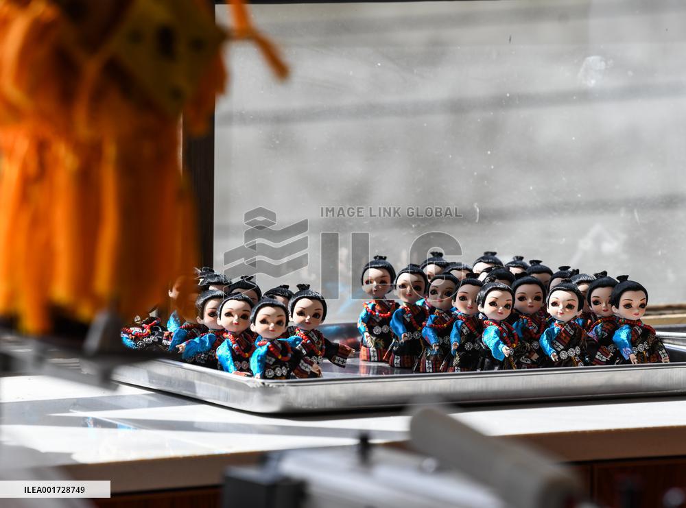 CHINA-SICHUAN-RUOERGAI COUNTY-HANDMADE DOLLS (CN)