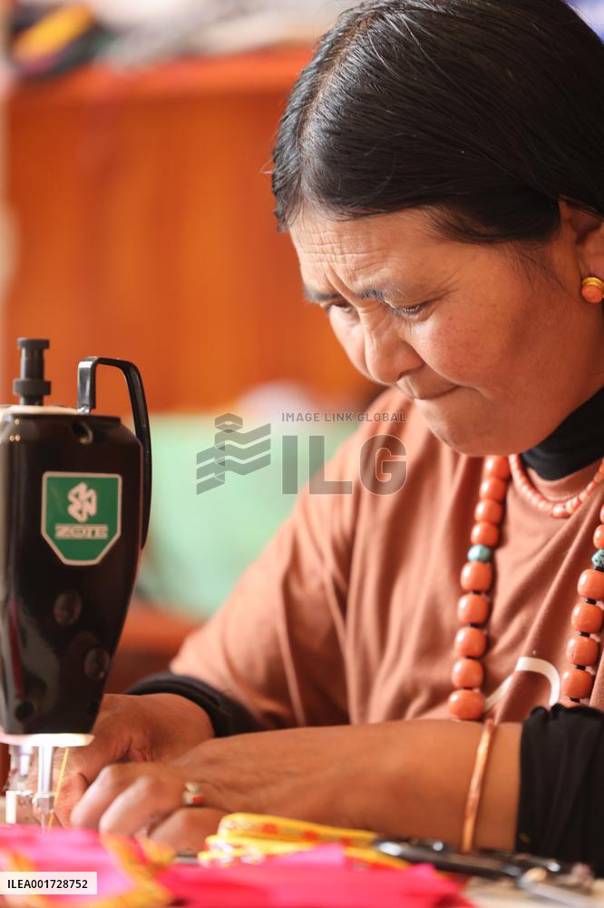 CHINA-SICHUAN-RUOERGAI COUNTY-HANDMADE DOLLS (CN)
