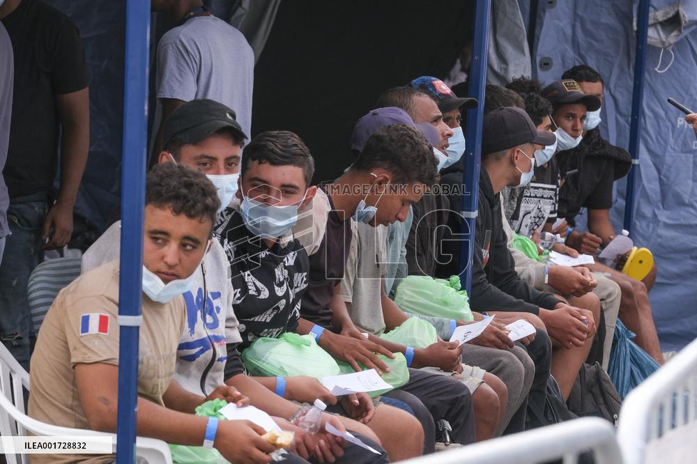 184 Migrants Arrive In The Port Of Salerno - Italy