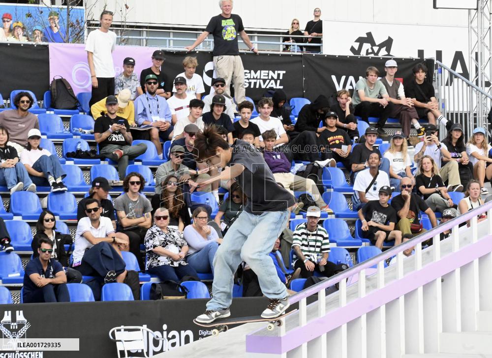 Skateboarding: Olympic street qualifier