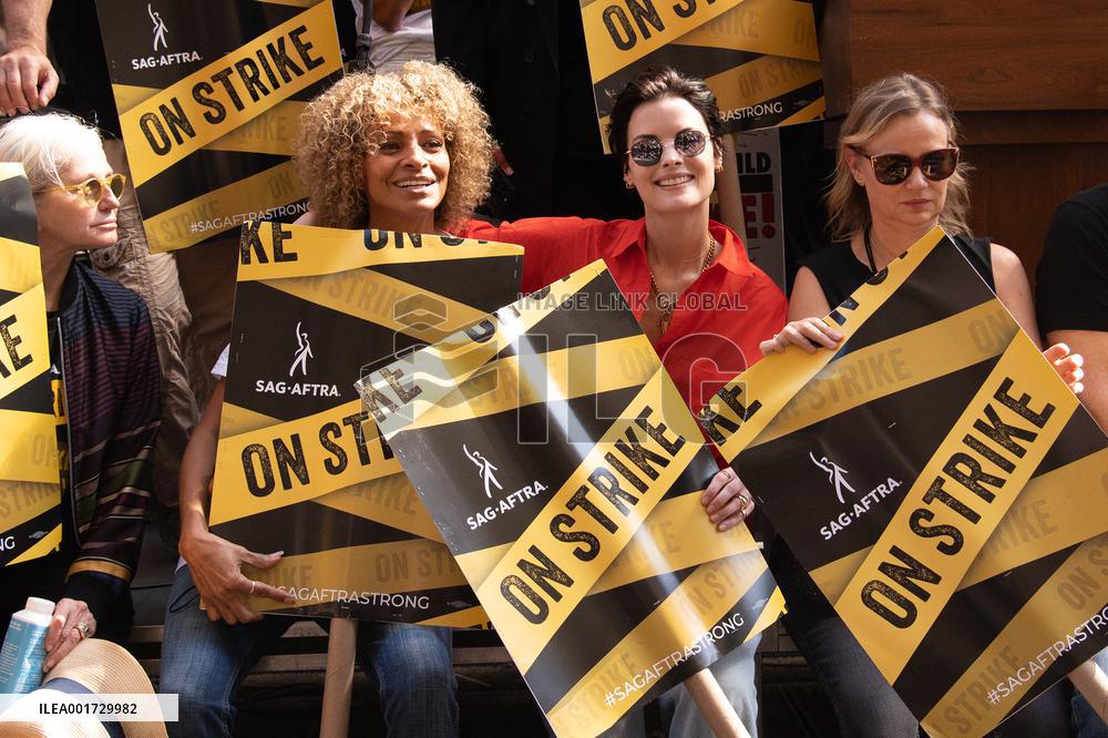 Celebs At SAG AFTRA Rally - NYC