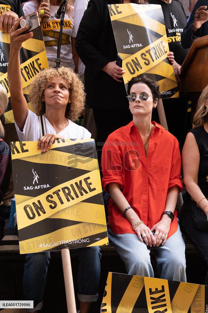 Celebs At SAG AFTRA Rally - NYC