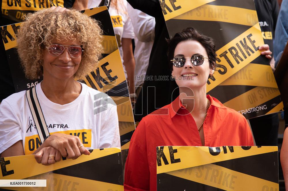 Celebs At SAG AFTRA Rally - NYC
