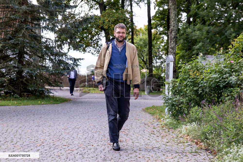 Discussion for state budget