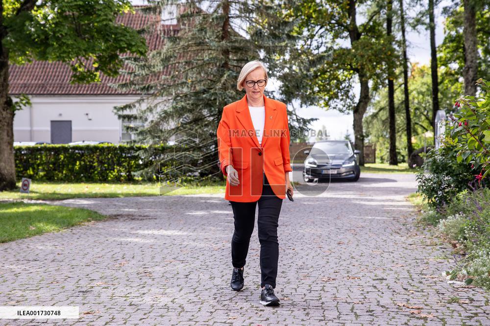 Discussion for state budget