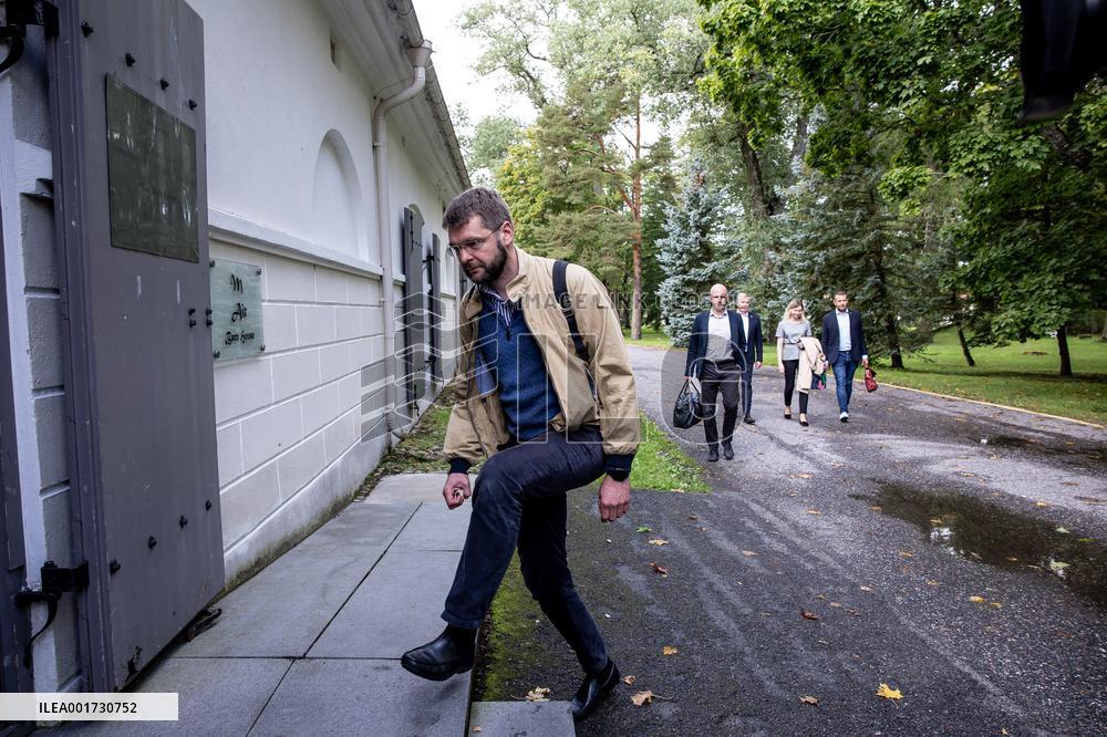 Discussion for state budget