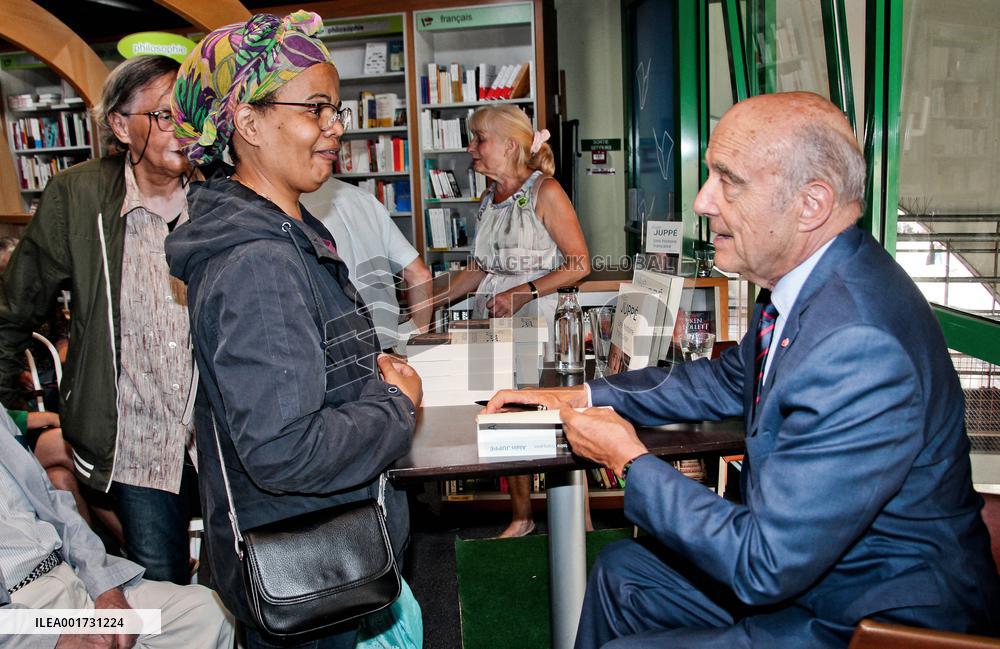 Alain Juppe Book Signing - Le Mans
