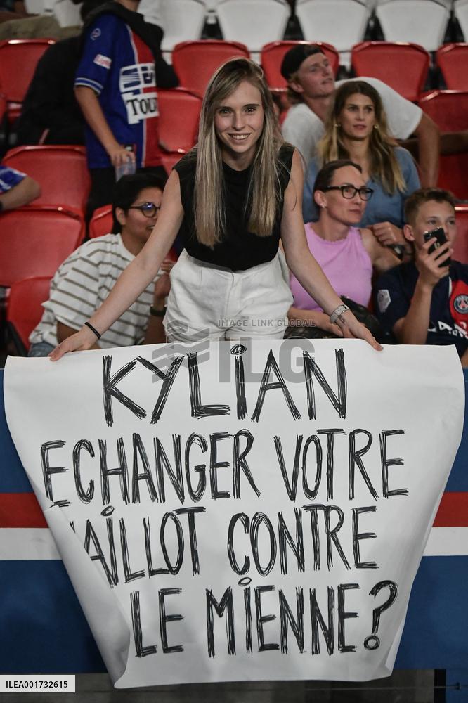 Paris Saint-Germain Vs OGC Nice football match - Paris