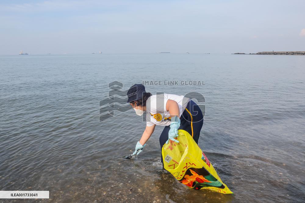PHILIPPINES-MANILA-INT'L COASTAL CLEANUP DAY