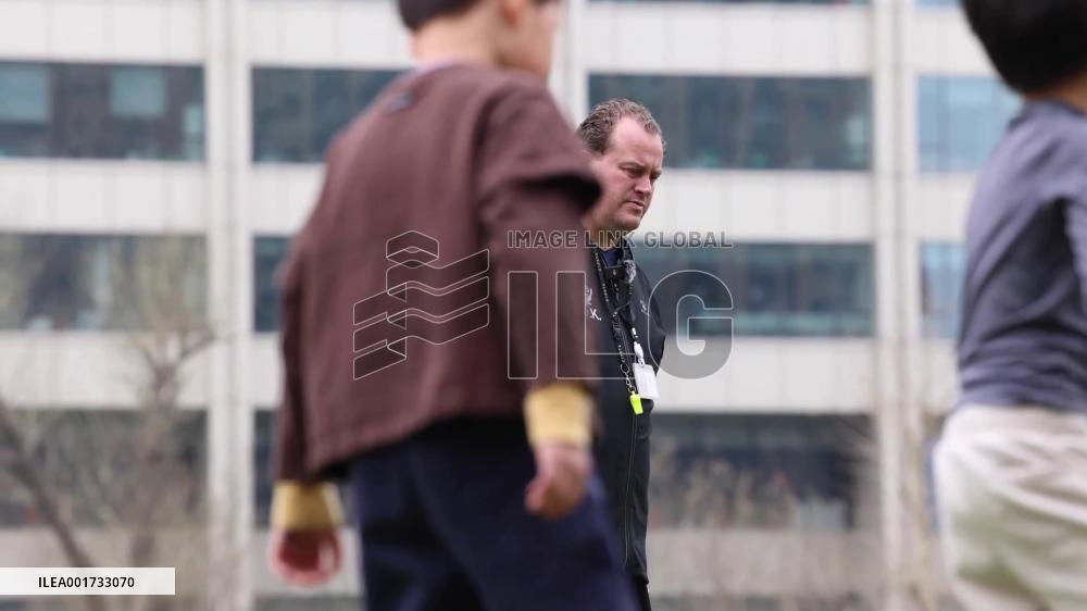 Dutch football enthusiast pursues dream in China's Tianjin