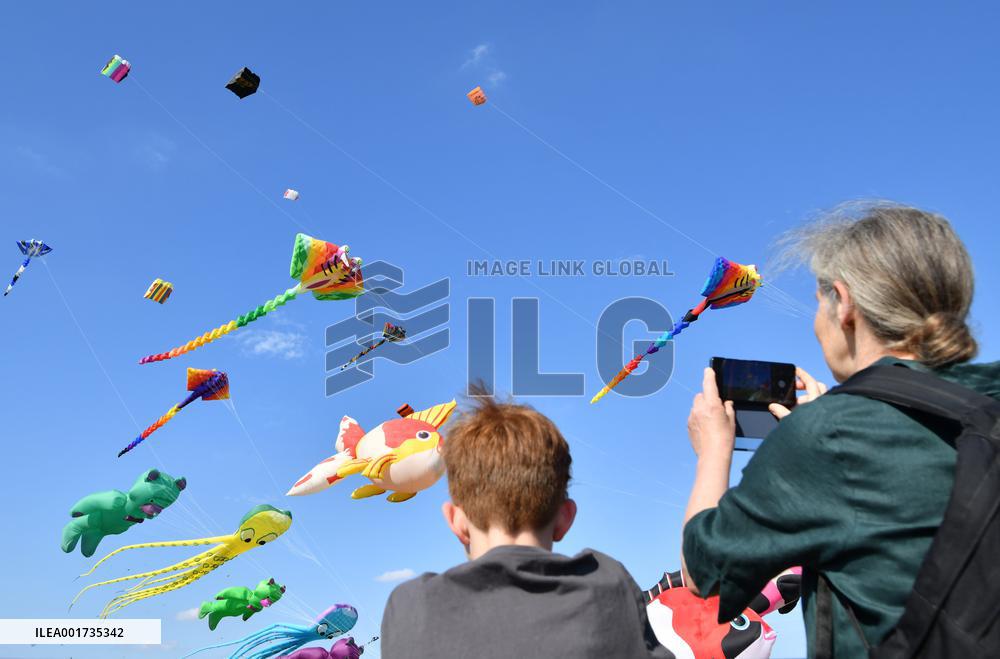 GERMANY-BERLIN-GIANT KITE FESTIVAL