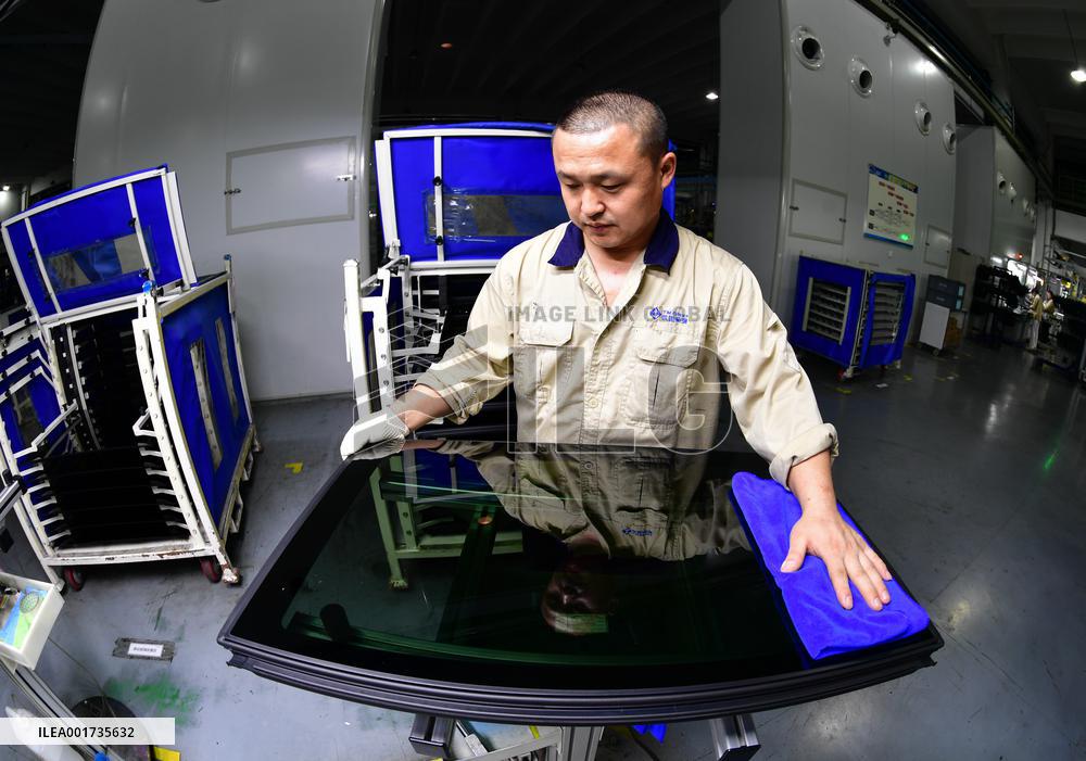 China Manufacturing Industry  New Energy Vehicles Sunroof Glass