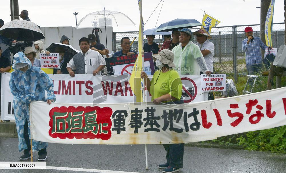 Protest against U.S. minesweeper's presence in southern Japan