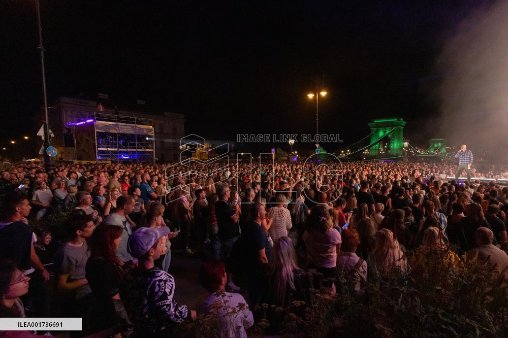 HUNGARY-BUDAPEST-CHAIN BRIDGE FESTIVAL