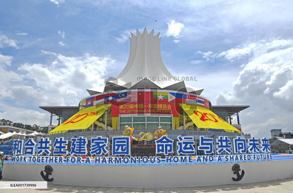 Xinhua Headlines: Durian fervor in China: how China-ASEAN synergy bears economic fruits