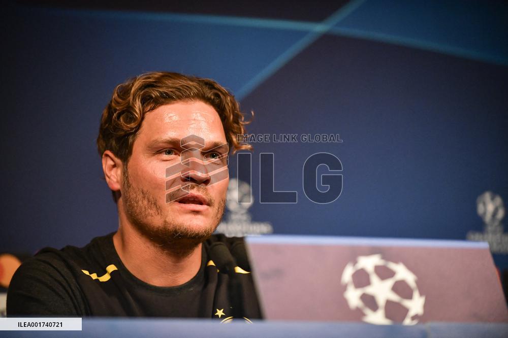 Champions League Football - Borussia Dortmund training session - Paris