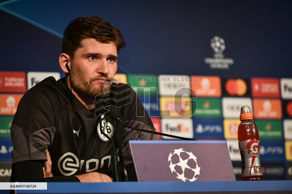 Champions League Football - Borussia Dortmund training session - Paris