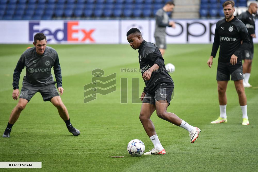 Champions League Football - Borussia Dortmund training session - Paris
