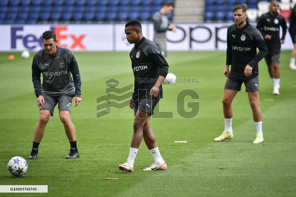 Champions League Football - Borussia Dortmund training session - Paris