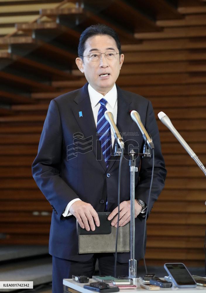 Japan PM Kishida meets media before N.Y. trip