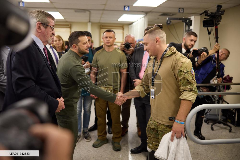 Zelensky Visits Wounded Ukrainian Soldiers In New York