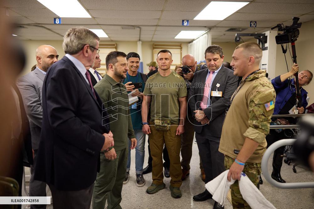 Zelensky Visits Wounded Ukrainian Soldiers In New York