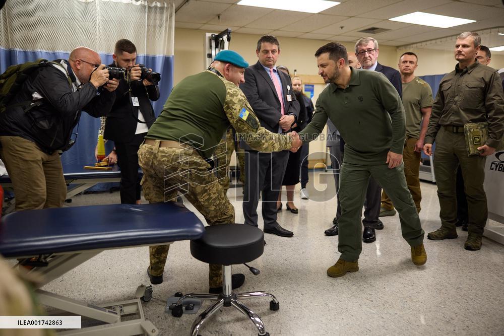 Zelensky Visits Wounded Ukrainian Soldiers In New York