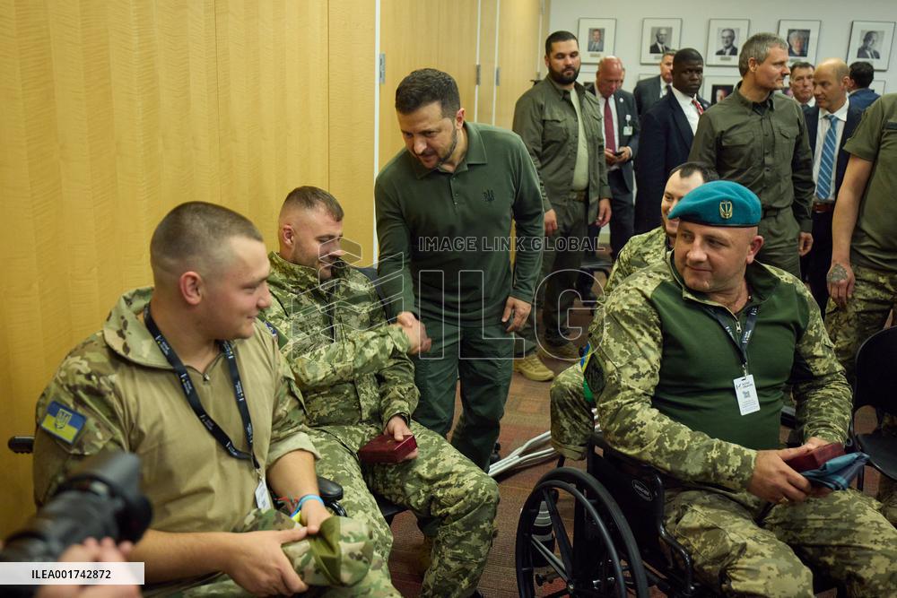 Zelensky Visits Wounded Ukrainian Soldiers In New York