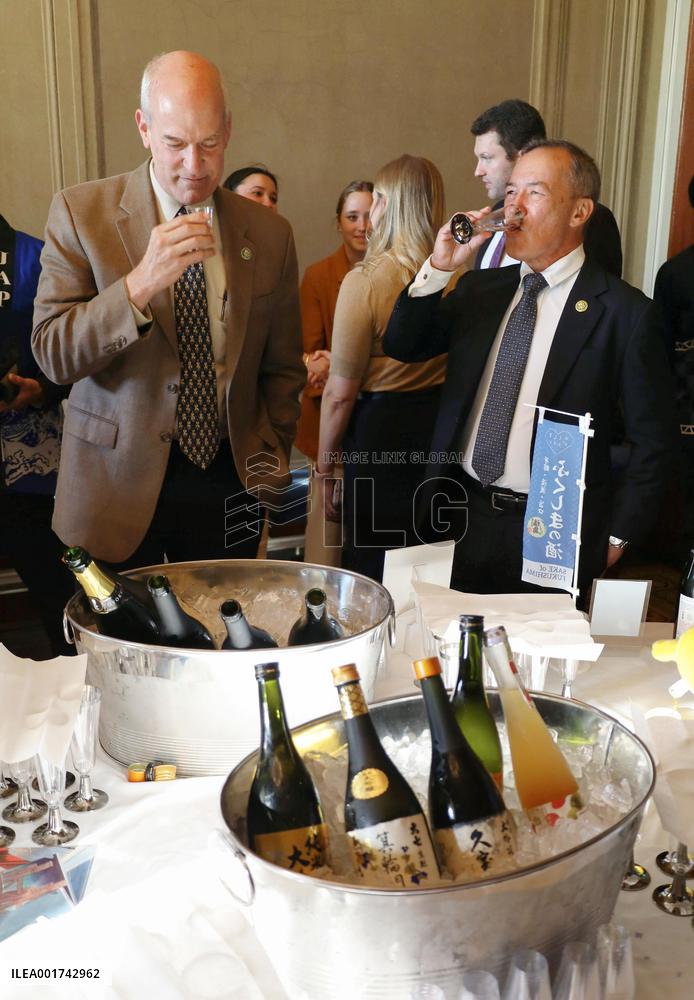 Japan promotes food from Fukushima in U.S.