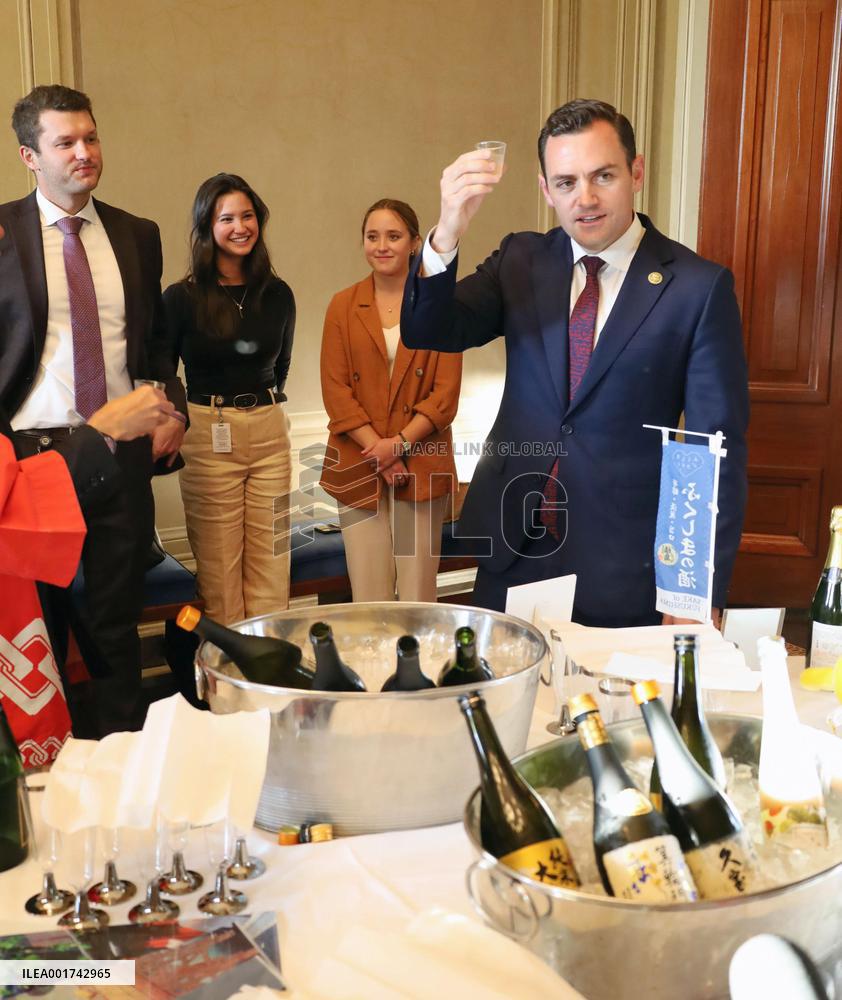 Japan promotes food from Fukushima in U.S.