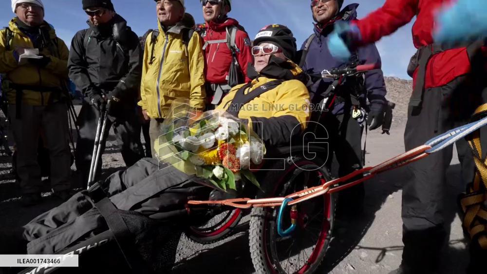 90-year-old adventure skier Miura on Mt. Fuji