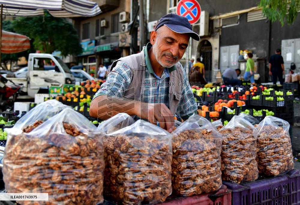 SYRIA-DAMASCUS-WALNUT-MARKET