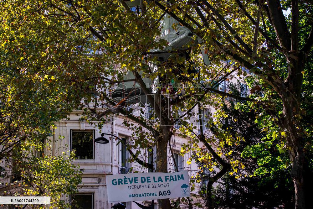 Activists On Hunger Strike In Front Of The Ministry Of Ecological Transition - Paris