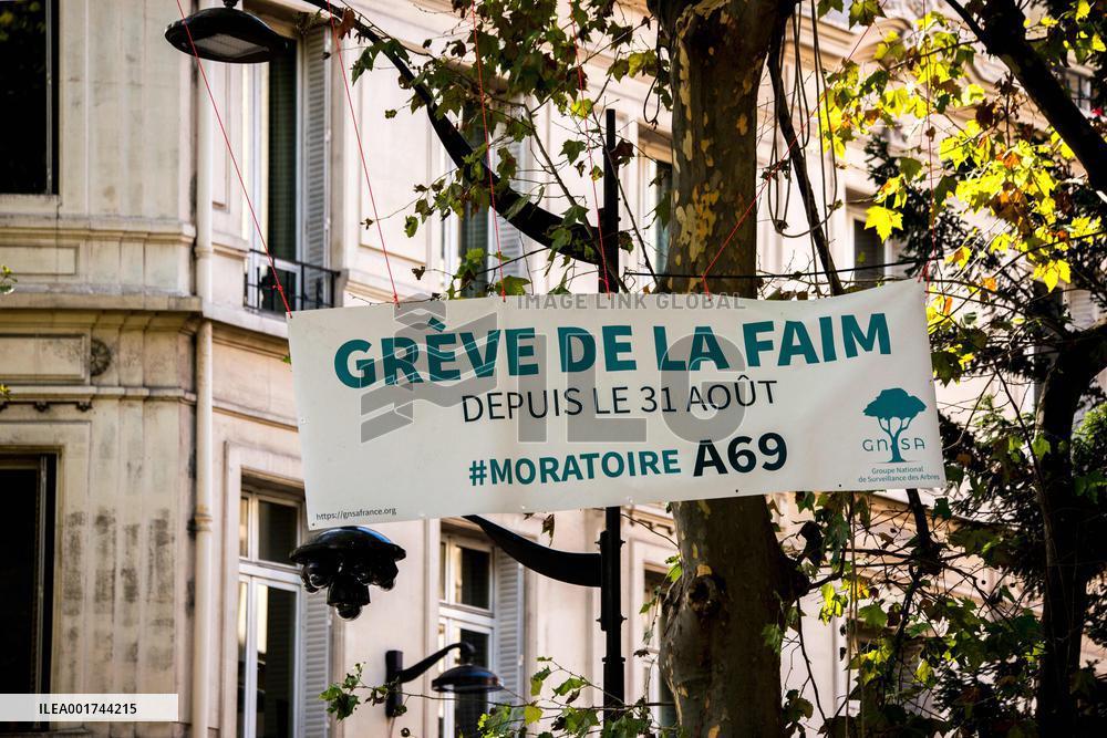 Activists On Hunger Strike In Front Of The Ministry Of Ecological Transition - Paris