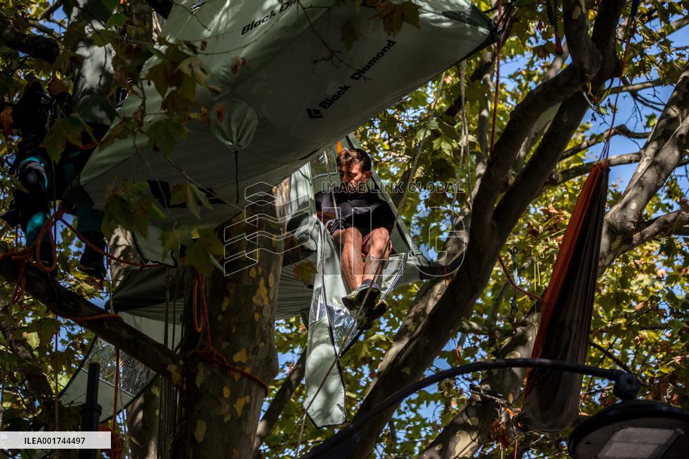 Activists On Hunger Strike In Front Of The Ministry Of Ecological Transition - Paris