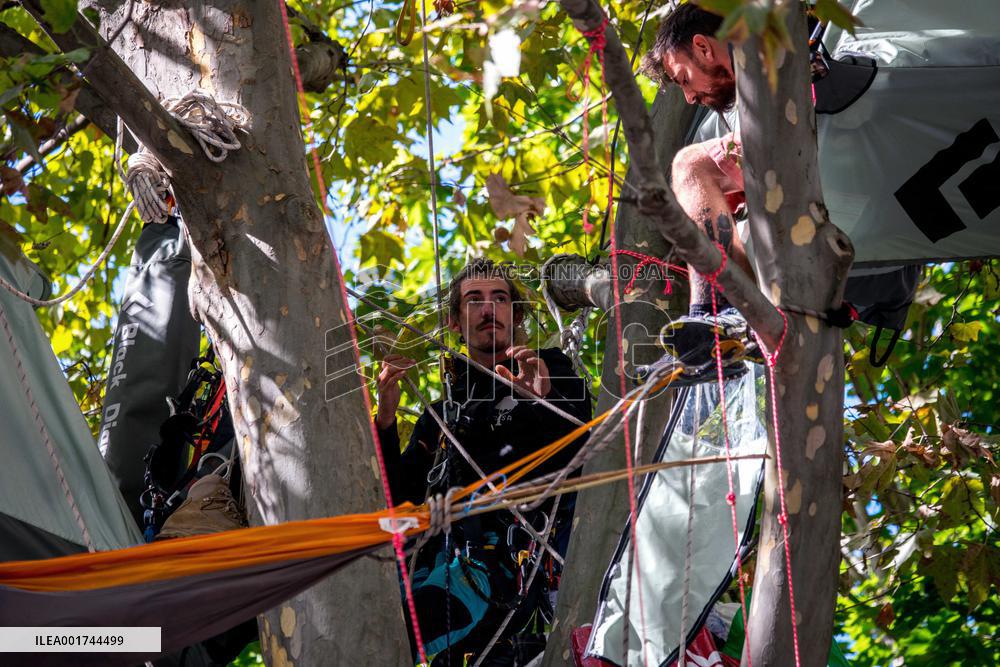 Activists On Hunger Strike In Front Of The Ministry Of Ecological Transition - Paris