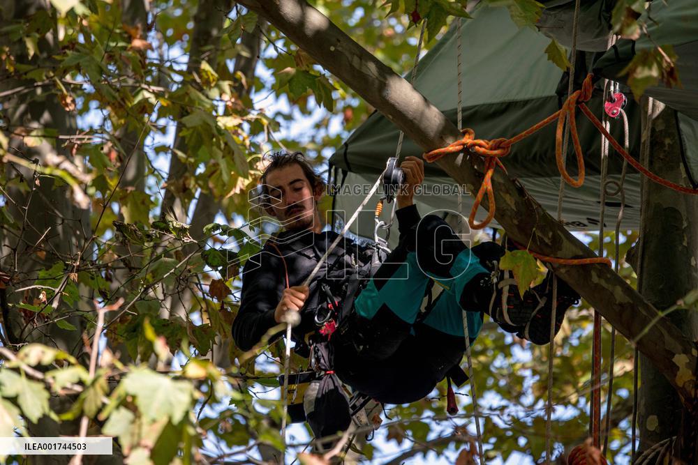 Activists On Hunger Strike In Front Of The Ministry Of Ecological Transition - Paris