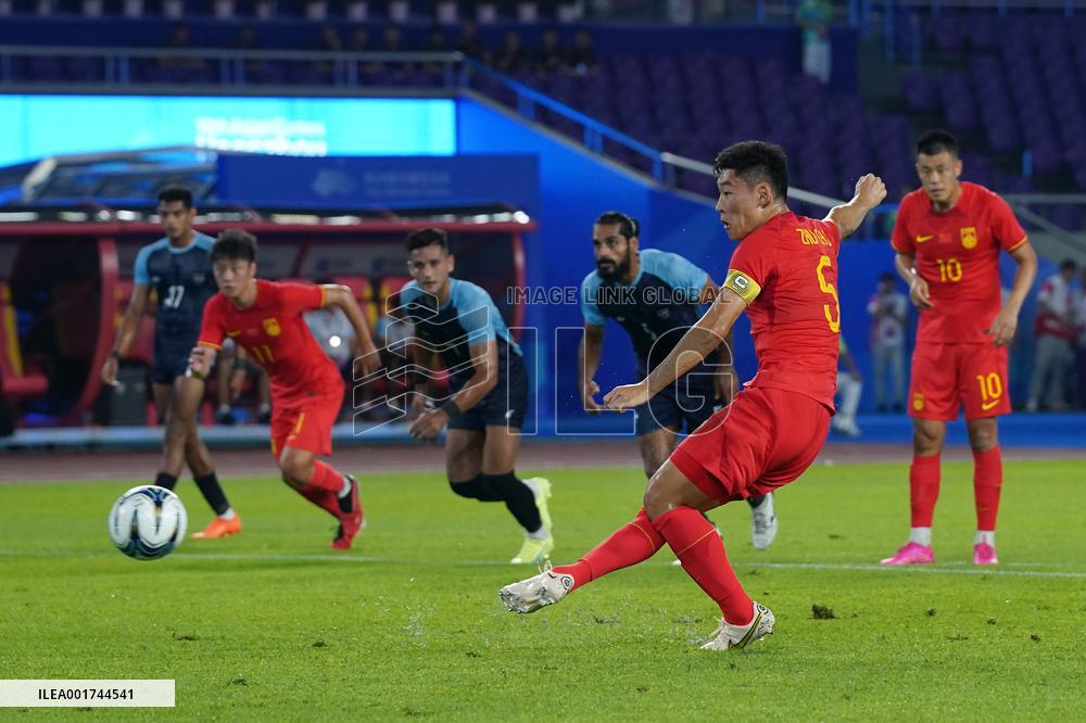 (SP)CHINA-HANGZHOU-ASIAN GAMES-FOOTBALL-MEN'S FIRST ROUND-GROUP A-CHN VS IND  (CN)