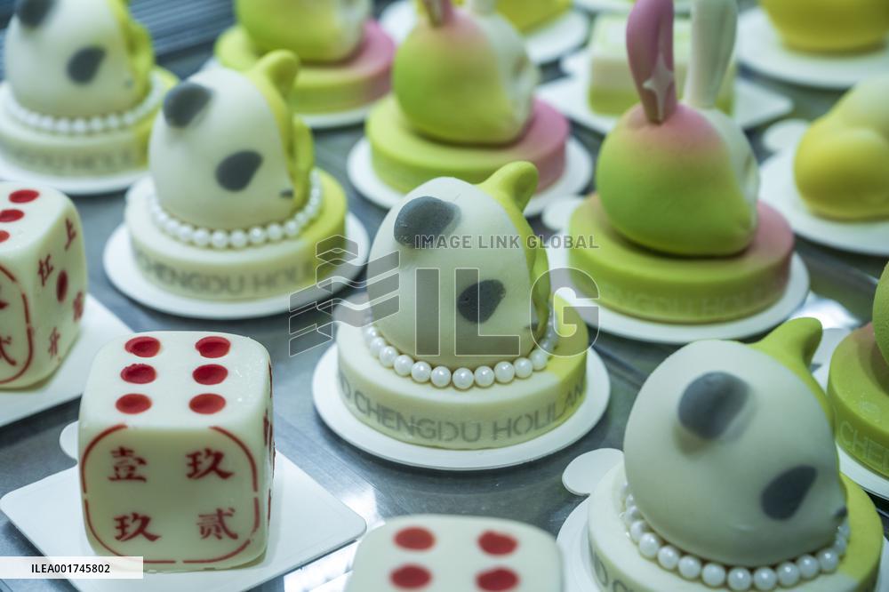 A Creative Cakes Shop in Chengdu, China
