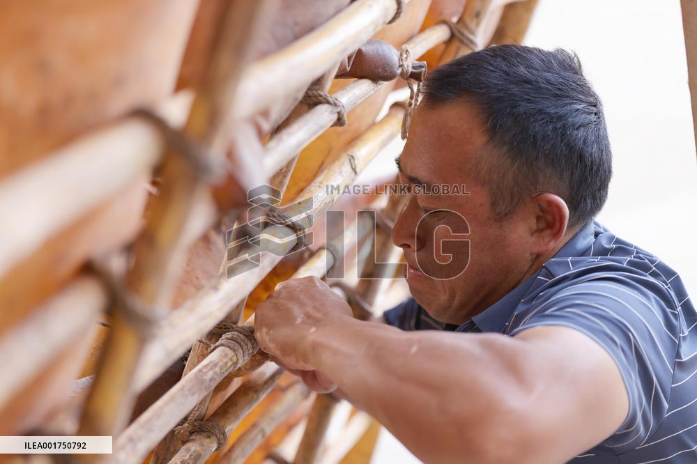CHINA-GANSU-LANZHOU-SHEEPSKIN RAFT-WORKER (CN)