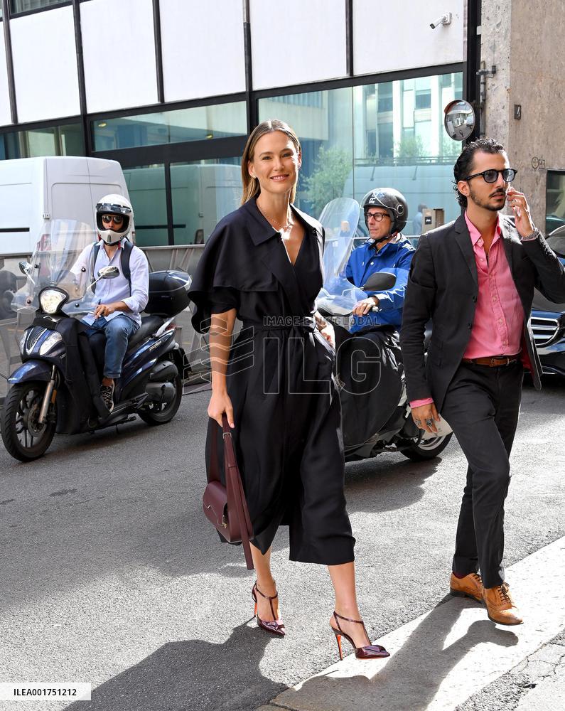 MFW - Bar Refaeli Sighting