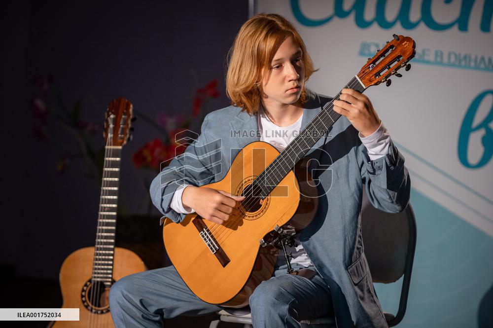 CHINA-BELT AND ROAD INITIATIVE-GUITAR-MAKING INDUSTRY (CN)