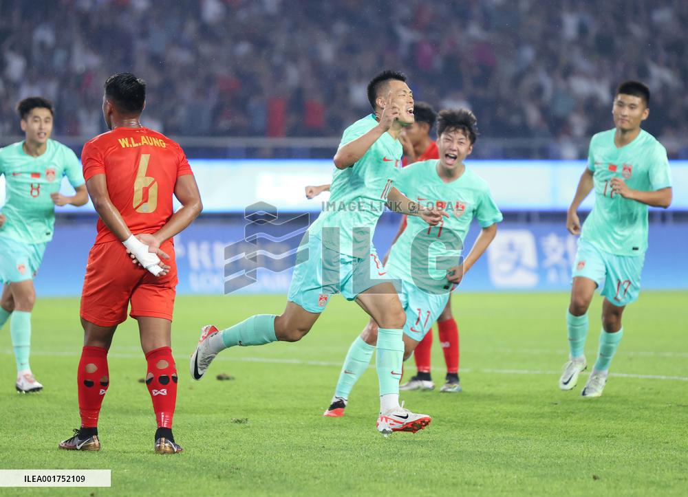 (SP)CHINA-HANGZHOU-ASIAN GAMES-FOOTBALL-MEN'S SECOND ROUND-GROUP A-MYA VS CHN (CN)