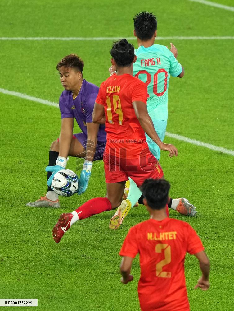 (SP)CHINA-HANGZHOU-ASIAN GAMES-FOOTBALL-MEN'S ROUND-GROUP A-MYA VS CHN (CN)