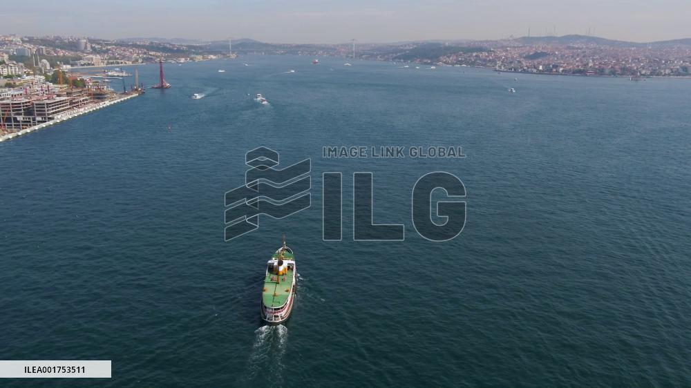 Ship with Ukrainian grain arrives off Türkiye's Bosphorus Strait via "humanitarian corridor"